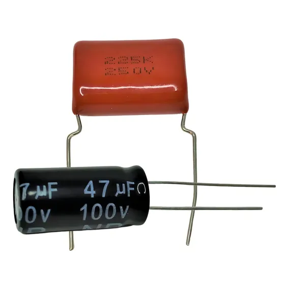 2 Capacitor Corneta 47x100 + 2 Capacitor Sup Tweeter 2m2x250 Foto 1