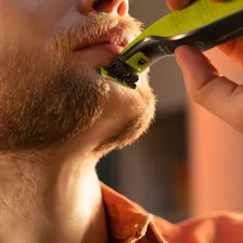 Aparador E Barbeador OneBlade QP2724/10 Philips Bivolt Foto mini 4