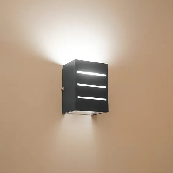 Arandela Luminária Frisada Efeito Parede Externa Muro Cor Preto 110V/220V (Bivolt) Foto 1