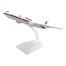 Avião Comercial Airbus / Boeing - Miniatura De Metal - 15cm Cor Malaysia Airlines - Boeing 777 Foto mini  3