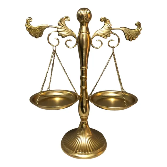 Balança Da Justiça 46,5cm Símbolo Do Direito Dourada Verito Cor Dourado Foto 1