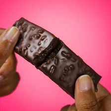 Barra de proteínasBold Snacks Bold Thin sem glúten sabor morango 400 g 12 u Foto mini 2