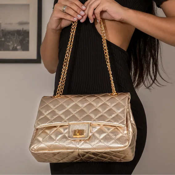 Bolsa Matelassê Dourada Couro Legítimo Alça Corrente Ouro Foto 1