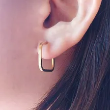 Brinco Pequeno De Argola Quadrada Folheado Em Ouro 18k Foto mini  2