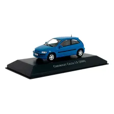 Carros InesquecÃveis Chevrolet Celta 1.0 (2000) Ed 123 Cor Azul Foto mini 1