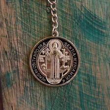 Chaveiro Medalha São Bento Resinado Foto mini  3