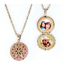 Colar Relicário Esmaltado Pequeno Ouro Velho Rosa Foto mini 1