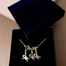 Colar Vov贸 Com Tr锚s Netos Banhado Em Ouro 18k Cor Dourado Foto mini 2