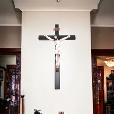 Crucifixo Parede Madeira Cristo Resina 33 Cm Foto mini 2