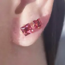 Duo Quadrado De Zirconias Vermelhas Folheado Em Ouro 18k Foto mini  2