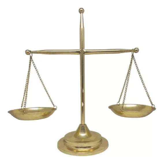 Estatueta Decorativa Balança Da Justiça Metal Dourado 42cm Foto 1