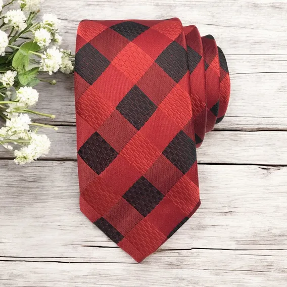 Gravatas Slim Xadrez Sofisticação Cor Vermelho Foto 1