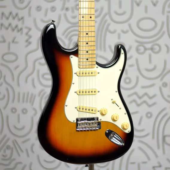 Guitarra Tagima T635 Stratrocaster Escala Clara Sunburst Corpo Em Alder Braço Em Maple Captadores Em Alnico Ponte 2 Pivos Tarraxas Vintage Nut De Osso Com Palheta Groover Foto 1