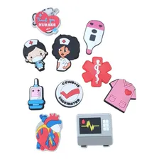Kit 10 Pins Bottons Crocs Babuche Médico Enfermeiro Dentista Foto mini 4