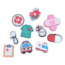 Kit 10 Pins Bottons Crocs Babuche Médico Enfermeiro Dentista Foto mini 2