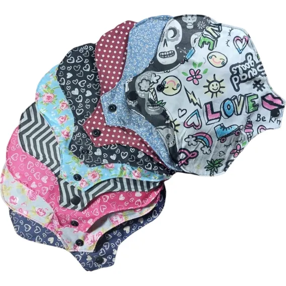Kit 2 Absorventes Ecológ Menstrual Algodão Impermeável Desenho Do Tecido Estampas Variadas Foto 1