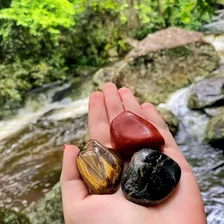 Kit 3 Pedras Proteção Olho De Tigre, Ônix E Jaspe Vermelho G Foto mini 3