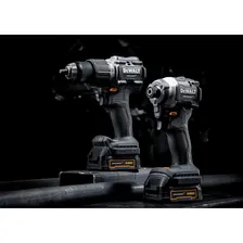 Kit Furadeira e Parafusadeira com Parafusadeira Dewalt Modelo DCK200ME2GT 2 Baterias 20V Foto mini  2