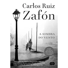 Livro A sombra do vento de Zaf贸n Carlos Ruiz Editora Suma Capa Mole em Portugu锚s 2017 Foto mini 1