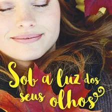 Livro Sob a luz dos seus olhos de Chris Melo Editora Rocco Ltda Capa Mole português 2016 Foto mini  2