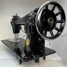 Maquina Costura Doméstica Comun Pretinha Com Motor 220V Foto mini 4