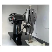 Maquina Costura Doméstica Comun Pretinha Com Motor 220V Foto mini  3