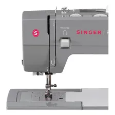 Máquina de costura reta Singer Facilita Pro 4432 portátil - cinza 220V Foto mini  2