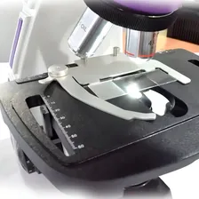 Microscópio Binocular 1000X com sistema Óptico Planacromático Infinito e LED Foto mini  3