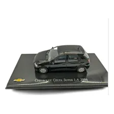 Miniatura Chevrolet Celta 2006 Customizada Cor Preto Foto mini 2