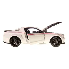 Miniatura Ford Mustang Street Racer 2014 Branco Maisto 1/24 Foto mini 2