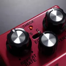 Pedal de efeito Boss Waza Craft Delay DM-2W vermelho Foto mini 4