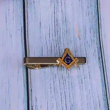 Prendedor Gravata Maçonaria Maçom Compasso Esquadro Metal Cor Dourado Foto mini  2