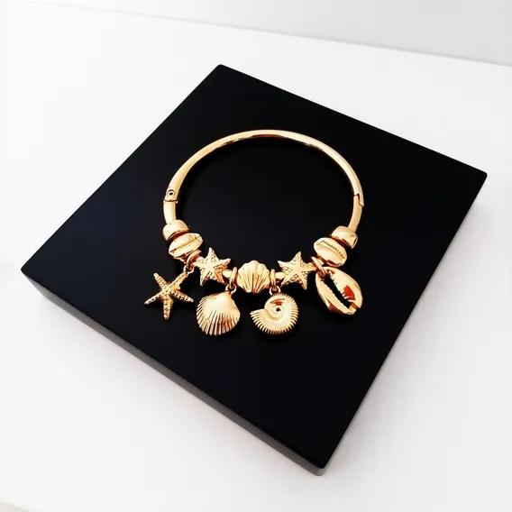 Pulseira Feminina Banhada Pingente Concha Búzios Peixe Sereismo Comprimento 20 cm Foto 1