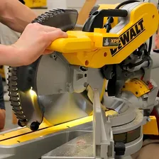 Serra Esquadria 12 Polegadas Dewalt Modelo DWS780 Potência de 1675W 220V Foto mini 4