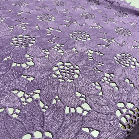 Tecido Renda Guipir Pesada Floral 1,30m Vestidos -0,50 Cor Lilás Desenho Do Tecido Bodado Foto 1
