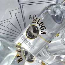 Vodka Noble Russian destilado russo combinando com mel aveia baunilha e Sylibum 700ml Beluga Foto mini  3